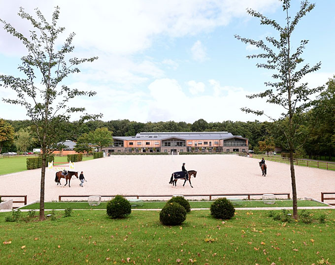 Boxes for Rent at Modern and Luxurious Equestrian Centre Close to Frankfurt