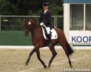 Michael Farwick and Laurentianer win the 6-year old division at the 2000 World Young Horse Championships