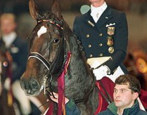 Ulla Salzgeber and Rusty win the 2001 World Cup Finals in Denmark