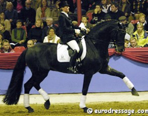 Fie Skarsoe and Sandro King at the 2004 Oldenburg Stallion Show in Vechta :: Photo © Astrid Appels