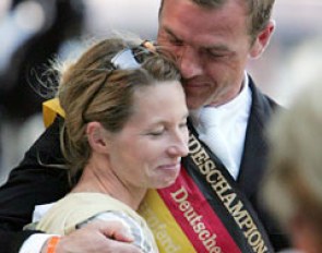 Bundeschampion Dr. Ulf Möller cuddles up to his wife Eva Möller-Nolden