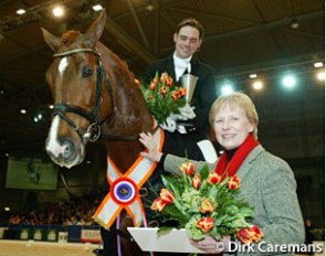 Remy Bastings and Scandic win the 2005 KWPN Stallion Competition :: Photo © Dirk Caremans