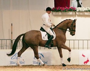 Rune Willum test-riding Langkjærgaards Donna Fetti at the 2006 Danish Young Horse Championships in Herning :: Photo © Astrid Appels
