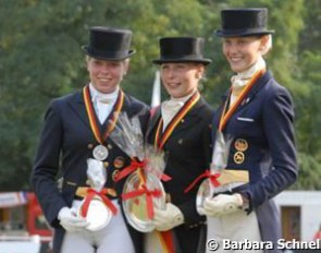 The Young Rider Champions Kirsten Sieber, Ann Kristin Dornbracht, Kathleen Keller