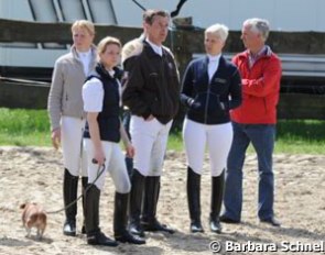 It was a star-studded show with an awesome list of entries in the five-year-old division and many celebrities watching. A company outing for Hof Kasselmann: Stefanie Kerner, Eva Möller, Ulf Möller, Insa Hansen with Ton de Ridder