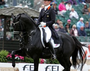 Edward Gal and Totilas on the centerline towards a new world record Grand Prix score