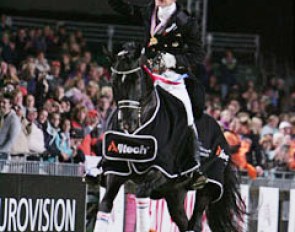 Edward Gal and Totilas Win the Kur at the 2009 European Dressage Championships :: Photo © Astrid Appels