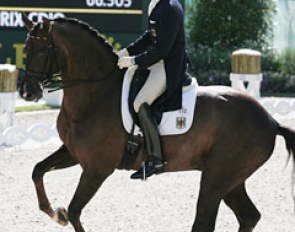 Christoph Koschel and Donnperignon excelled in the passage, reinback and walk tour. There was a slight loss of rhythm in the half pass right. The first piaffe was rhythmical and regular, in the second and third the rider sat stiff & cramped in the saddle.