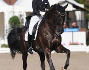Dorothee Schneider and Van the Man in the Young Horse Grand Prix