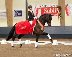 Engie Kwakkel and Anoraline win the 6-year old division at the 2011 KNHS Subli Championship for young horses :: Photo © Digishots.nl