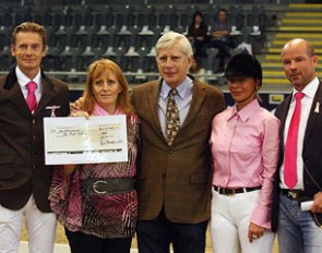 Paul Schockemohle donates a 10,000 euro check to the Pink Ribbon Show