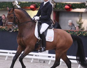 Hans Peter Mindhour and Zizi Top at the KWPN Stallion Competition in Roosendaal in December 2011 :: Photo © Astrid Appels