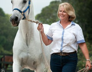 Julie Farrell with Karmaa (imp USA), a purebred Arabian Grand dam of many Australian Champions :: Photo © Stuart Vesty