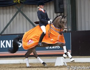 Sanne Vos and Champ of Class win the 2012 Dutch Indoor Pony Championships :: Photo © Digishots.nl