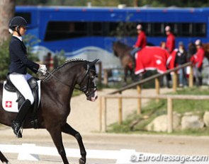 The versatile Estelle Wettstein chose to compete in dressage at this year's European Pony Championships opposed to her show jumping preference in previous years. Her Swiss jumper colleagues came to watch her kur!