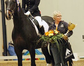 Julia Alfthan-Kilpeläinen and Chirocco won the bitless demo at the Helsinki Horse Fair