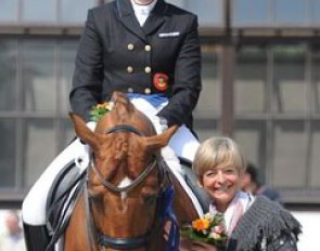 Florine Kienbaum and Good Morning M at the prize giving with Ann Kathrin Linsenhoff