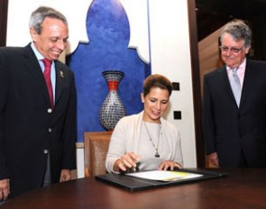 FEI President HRH Princess Haya signs the agreement for the adoption of the Brighton Declaration on Women and Sport by the FEI in the company of 1st Vice President John McEwen (right) and 2nd Vice President Pablo Mayorga (left).