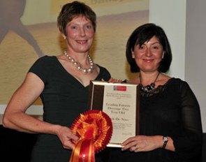 Lucy Gillingham (right) gets the BEF Futurity Certificate of Merit for her 2-year old Dark de Niro