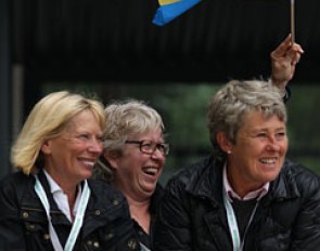 Tinne Vilhelmson's trainer Louise Nathhorst, Kicki Odell, and Emma Kanerva's co-trainer Kyra Kyrklund