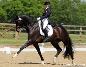 Isobel Wessels and Chagall competing at the 2012 CDN Somerford Park :: Photo © Risto Aaltonen