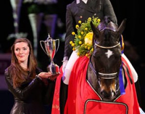 Tinne Vilhelmson-Silfven and Don Auriello receives the trophy by Reem Acra rep Heather Schmidt at the 2012 CDI-W Stockholm :: Photo © Peter Zachrisson
