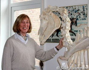Angelika Frömming at German Riding School with the skeleton of state stallion Foxtrott and Klimke on Ahlerich in the background :: Photo © Silke Rottermann