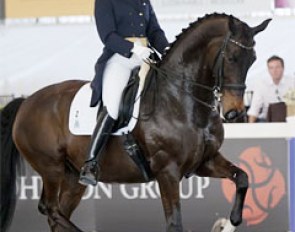 Adrienne Lyle and Wizard win the Grand Prix Special at the 2012 WDM Palm Beach :: Photo © Sue Stickle