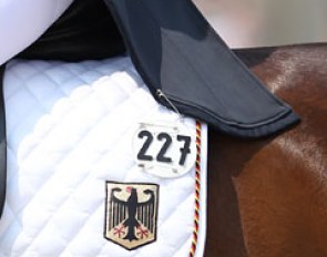 Vivien Niemann pins her tails to the saddle pad and removes the pins while leaving the ring after her test. Some people wondered what she was actually fidgeting about. Now you know! 