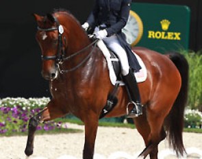 Laura Graves and Verdades were the best U.S. pair. The duo excelled with their softness and suppleness, but they missed the onset of the one tempi's and the stretched piaffe underwhelms despite the good rhythm
