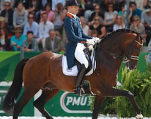 Hans Peter Minderhoud and Johnson showed very good lateral canter work but had mistakes in the changes. The bay stallion dragged his right hind on occasion which showed in some passage and piaffe transitions