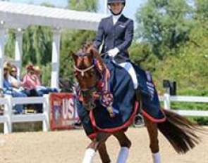 Lisa Wilcox and Gallant Reflection HU win the 2015 U.S. Young Horse Championships in the 6-year old division :: Photo © Sue Stickle