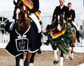 Hubertus Schmidt and Tiamo Trocadero at the 1999 German Professional Dressage Riders Championships in Bad Honnef :: Photo © Mary Phelps