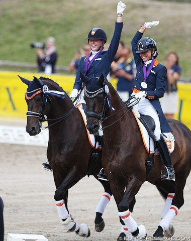 Diana van de Bovenkamp and Laura Quint cheer having won silver