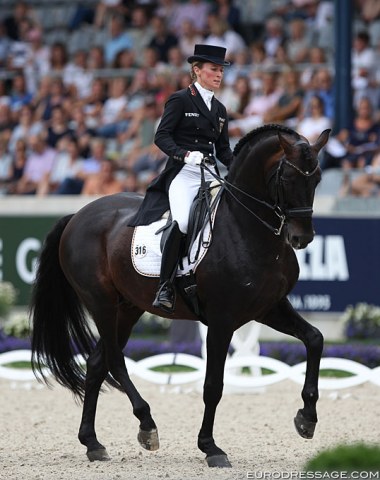 After a Grand Prix test below par in which Damsey refused to piaffe, Helen Langehanenberg had her work cut out for her in the Special but she kept the Hanoverian going. They scored 75.043%