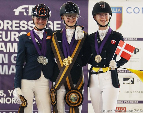 The individual children medallists: Lara van Nek, Alegra Schmitz-Morkramer, Annabelle Rehn