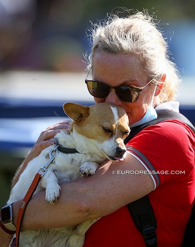 No horse show without dogs. Susanne Eggli kissing her pup