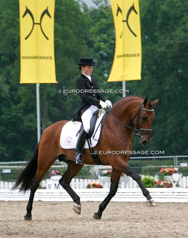 Portuguese Jeannette Jenny on the Lusitano stallion Spartacus. He sired the Brazilian Olympic horse Escorial. Jenny recently returned to the CDI ring after a 12 year break!