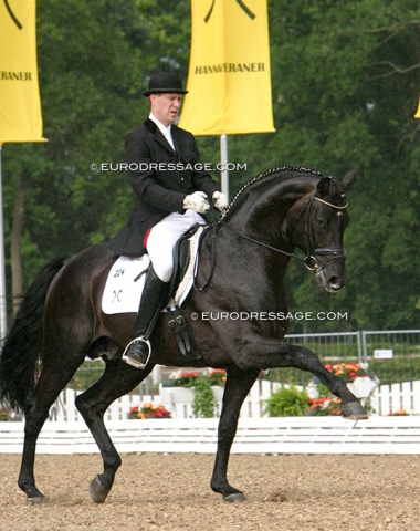 Oliver Oelrich on the Hanoverian breeding stallion Dresemann (by Daidalos x Wolkenstein II). The horse disappeared after the young horse class and went on to produce Dresden Mann, who reached GP level with Ingrid Klimke and win the Otto Lorke prize, before an injury ended his career