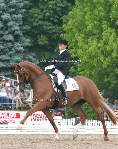 A young Fie Skarsoe who was the head rider at Gestut Wiesenhof in Krefeld at the time. Here on Rhinelander mare Media Luna (by Munchhausen x Karon). Media Luna competed until 2008 with Kilian Hüttner at M-level and then became a broodmare.