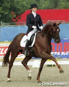 Suzanne Davies and Keystone Dimaggio at the 2000 World Young Horse Championships in Arnheim :: Photo © Dirk Caremans