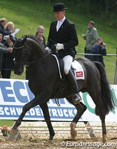 Holga FInken and Desperados in 2004 at the Hanoverian Young Horse Championships