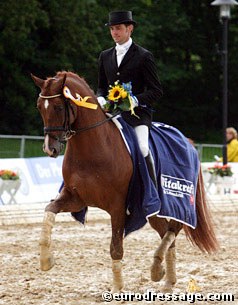 Remy Bastings and Scandic win the consolation finals at the 2004 World Young Horse Championships :: Photo © Astrid Appels