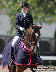 Susan Dutta and Currency DC win the 2005 U.S. Young Horse Championships :: Photo © Mary Phelps