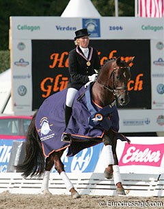 Ingrid Klimke and Damon Hill win the 6-year old division at the 2006 World Young Horse Championships