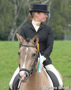 Heike Hübner and the three year old mare Mac Carrera won their class, which wasn't a BuCha qualifier
