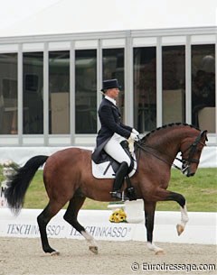 The horse with the best passage at the 2008 CDI Hagen: Clearwater under Anne van Olst