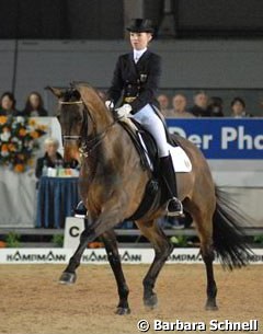 Fabienne Lütkemeier, usually a Junior rider, competed very smoothly in the freestyle tour aboard her mother's horse Amando -- and placed 4th in the qualifier and 3rd in the freestyle.