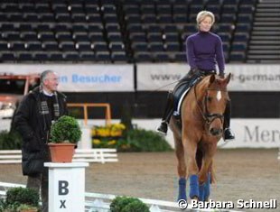 Nadine Capellmann reconnected with her old trainer Klaus Balkenhol and is already reaping the fruits. Elvis VA has been ridden by Balkenhol and Capellmann the days prior to the Stuttgart show which led to a new appearance of the horse.