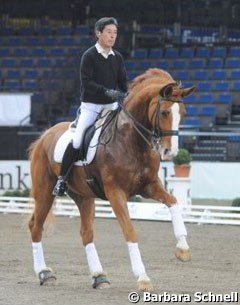 Japanese Hiroshi Hoketsu did not attend the 2008 Japanese Dressage Championships in Miki, Japan, but was preparing Whisper for the CDI Stuttgart in Germany with his trainer Ton de Ridder.